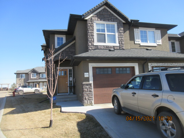 1555 Paton Cres
