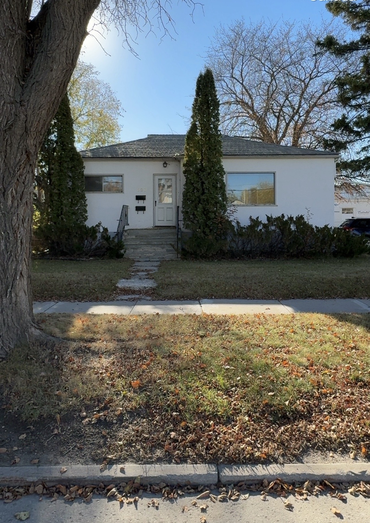 320 Taylor Street W,-