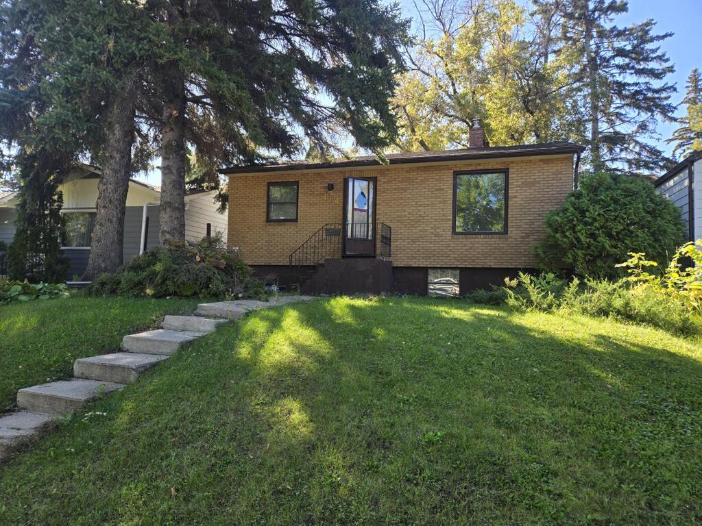 804 4th Street East,-