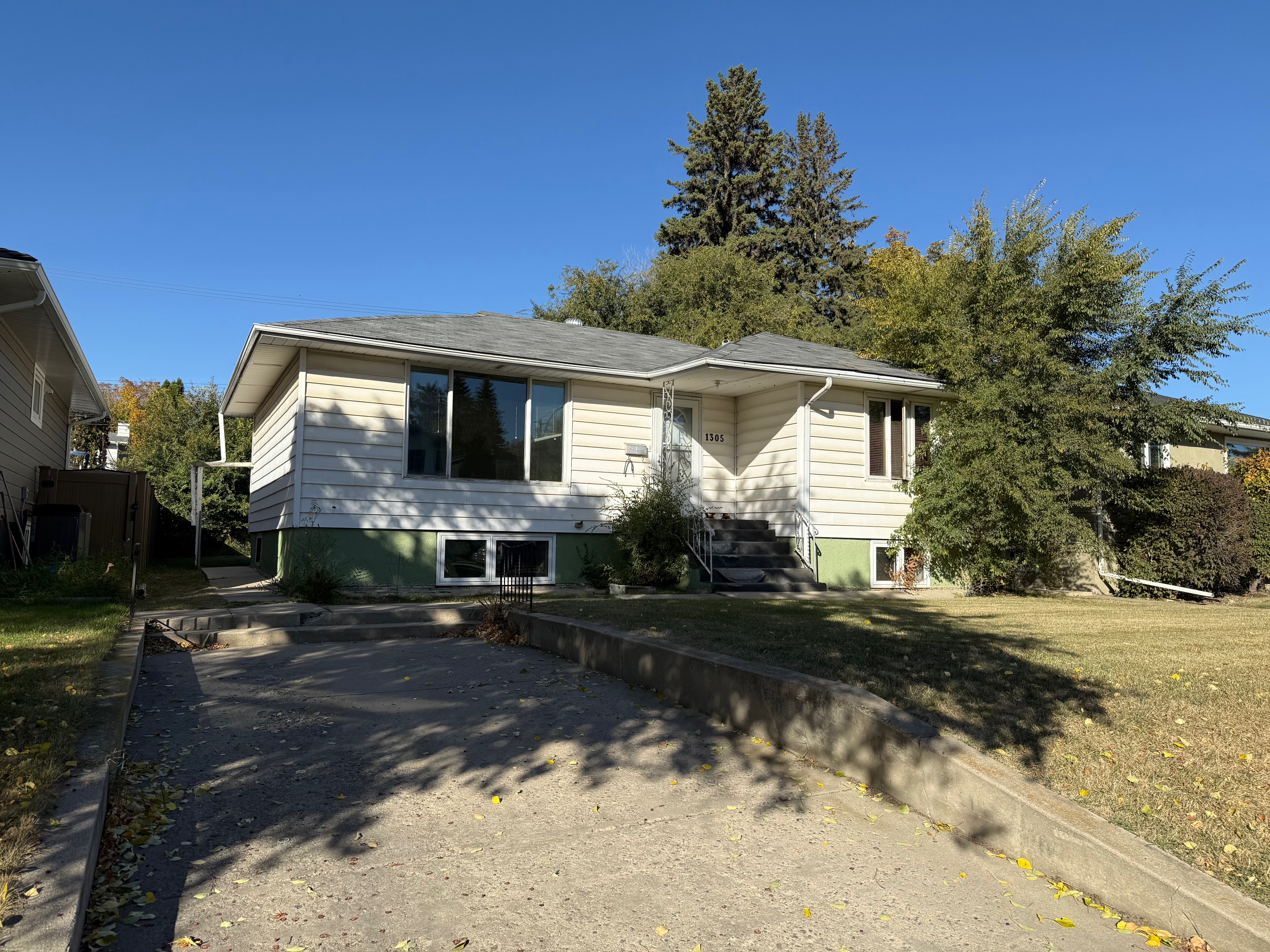 1305 14 Street East - Main