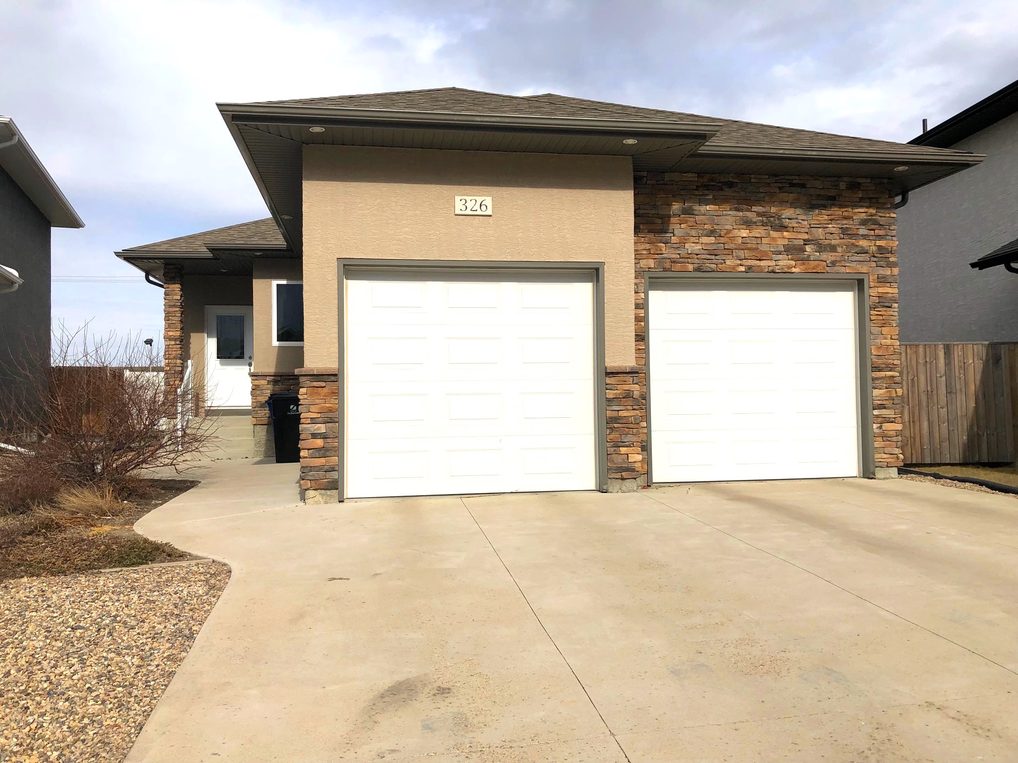 326 Senick Crescent,-