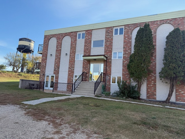 302 8 Avenue West - 17