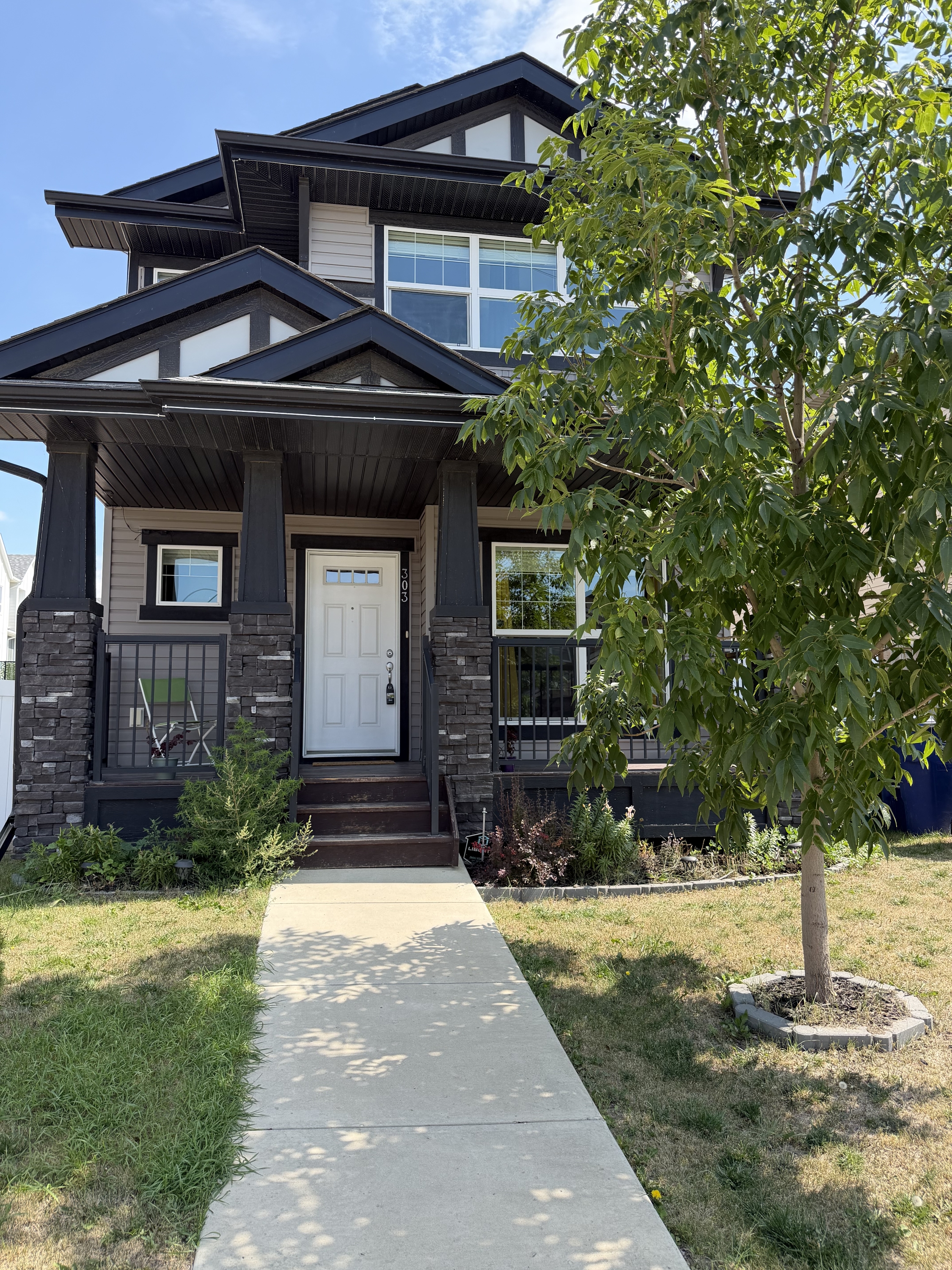 303 Delainey Manor