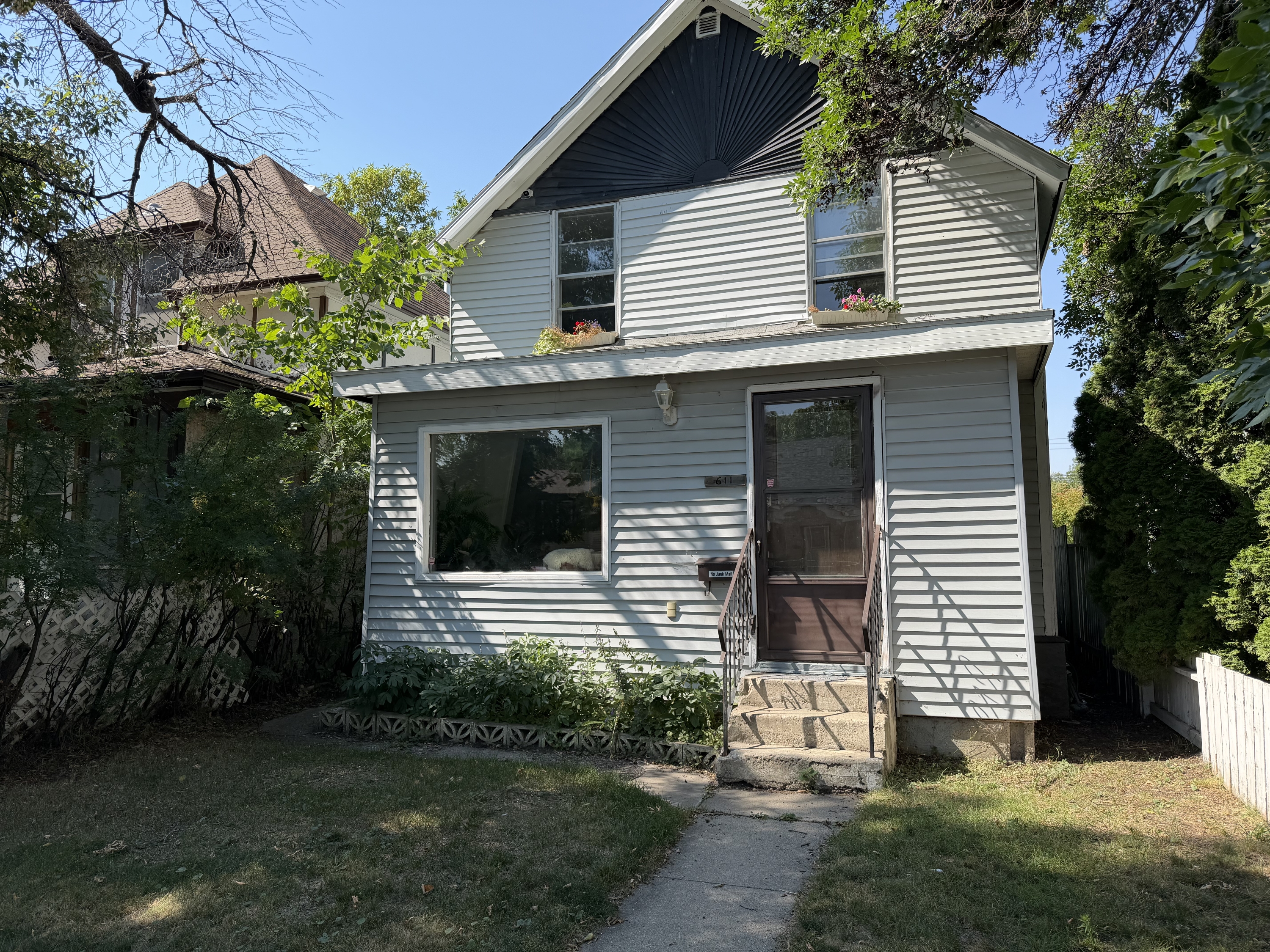 611 Avenue J South