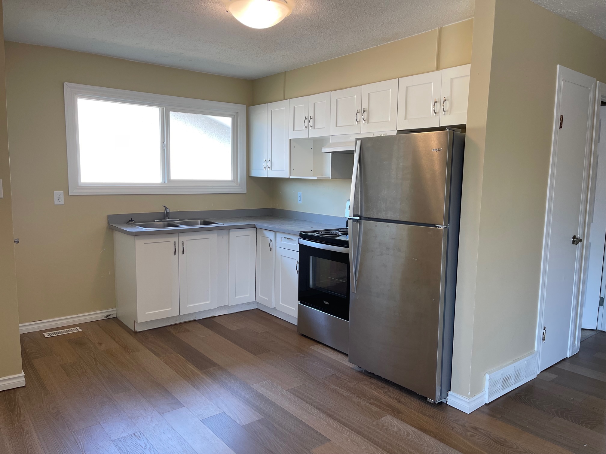 3557 Diefenbaker Drive,-